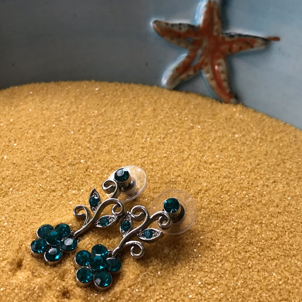 Turquoise Floral design Pierced Earrings